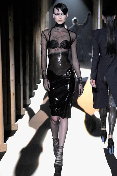 Look 8